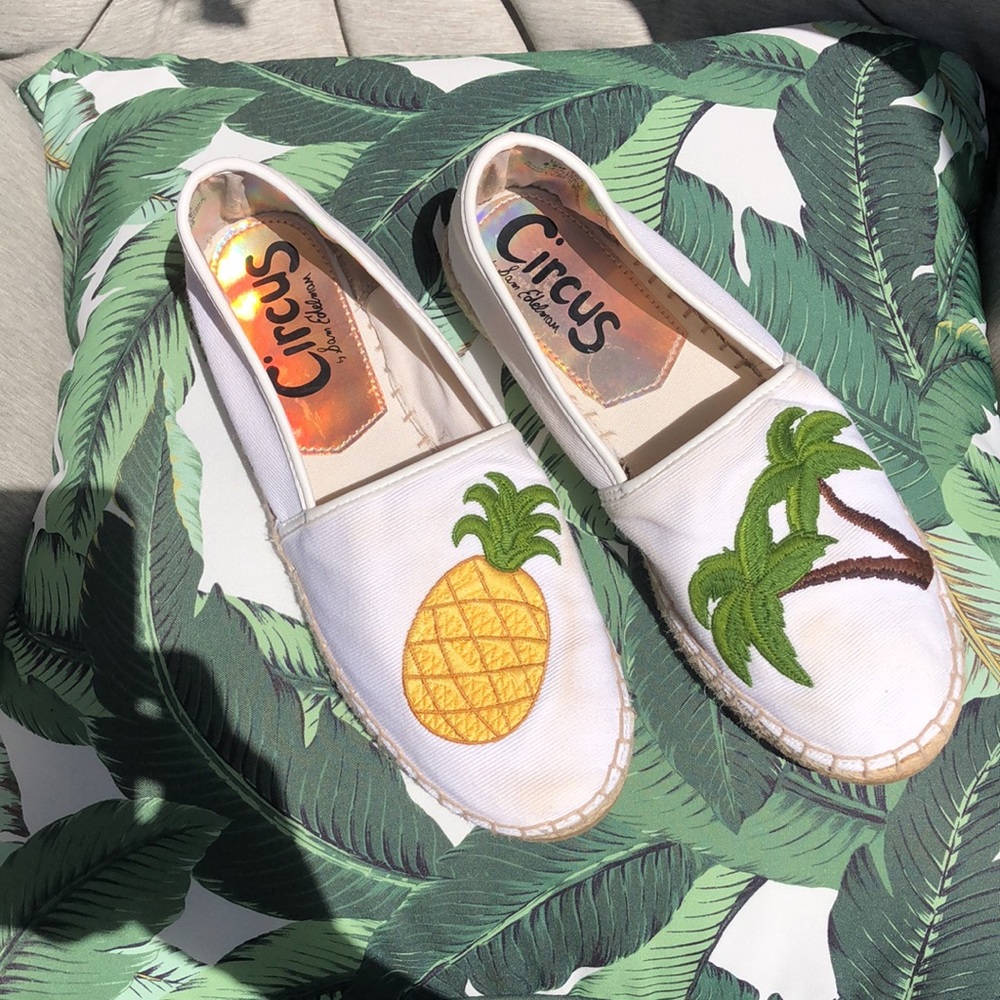 Circus by Sam Edelman cotton canvas slip ons EUC off white embroidered sz. 8.5